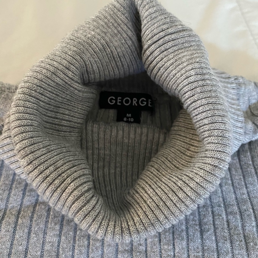 Gray Ribbed Turtleneck - Picture 3 of 4